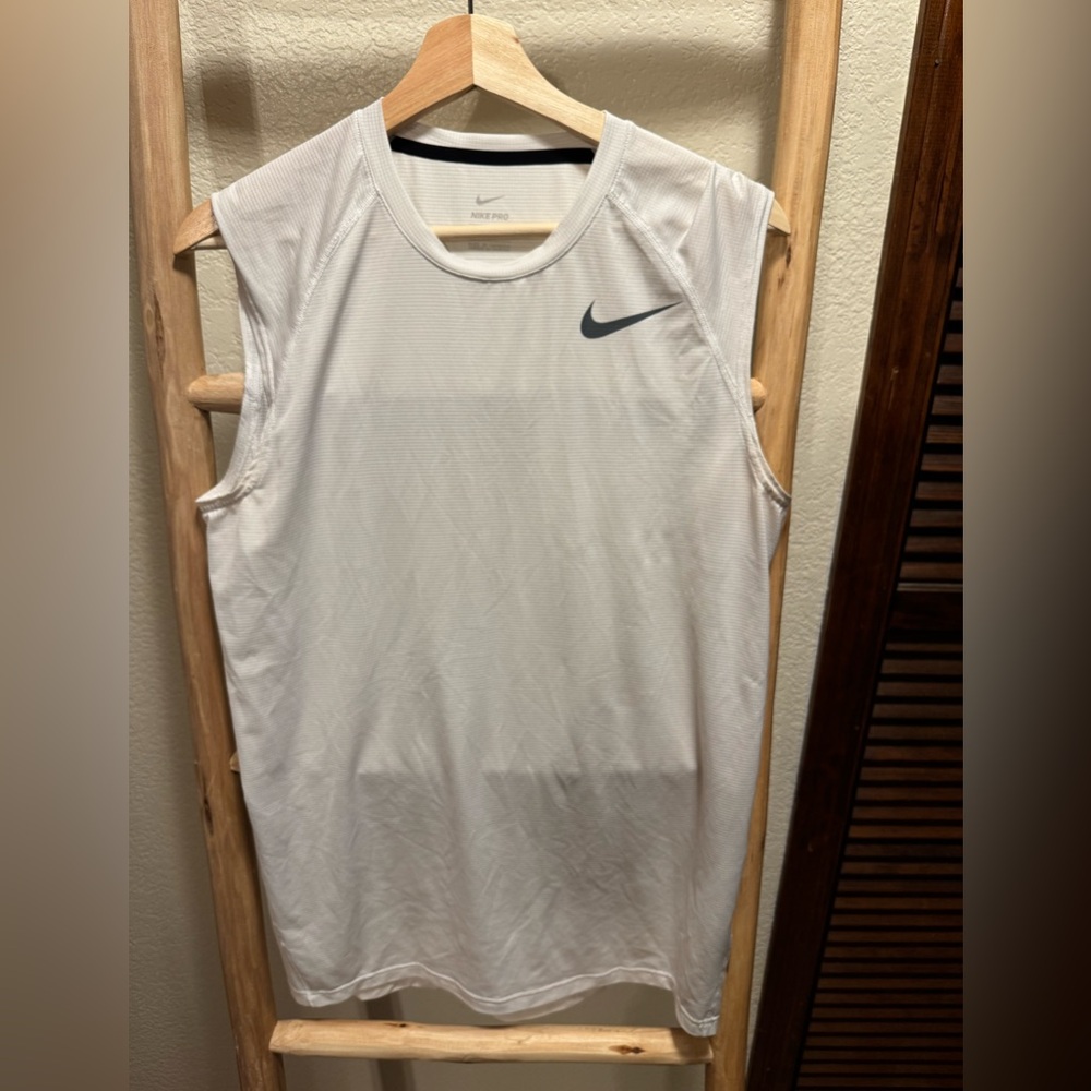 White Nike Dry Fit s